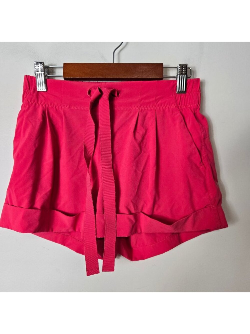Lululemon Size 4 Spring Break Away Shorts II in Boom Juice UPF Tie Waist Cuffed